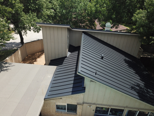 Malarkey Windsor Scotchgard designer shingles with cedar-shake-inspired shadow lines